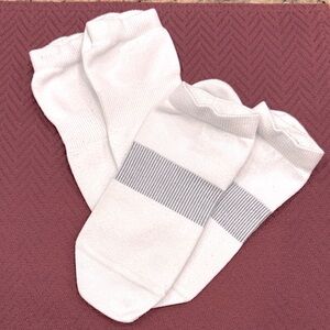 Two pairs of Lululemon White and Gray Women's Athletic Socks Size M.